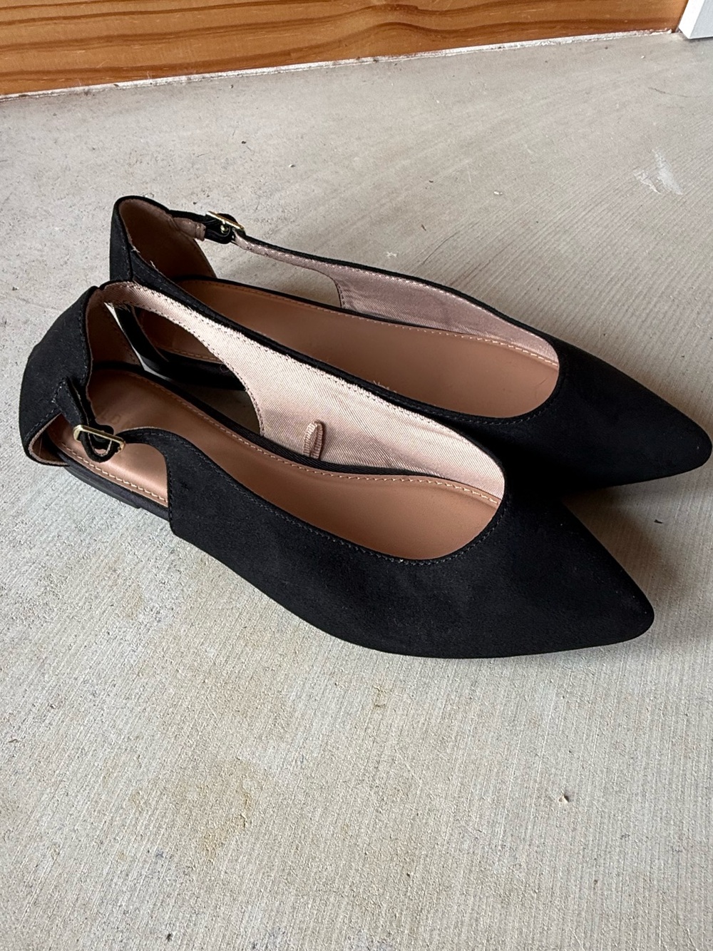 Old Navy Black Pointed Slingback Flats